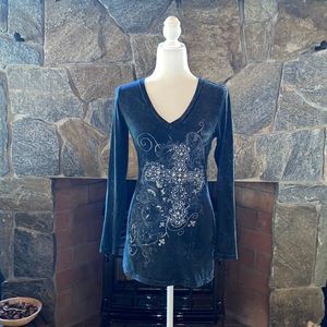 LA TEEZ. Long sleeve T-shirt